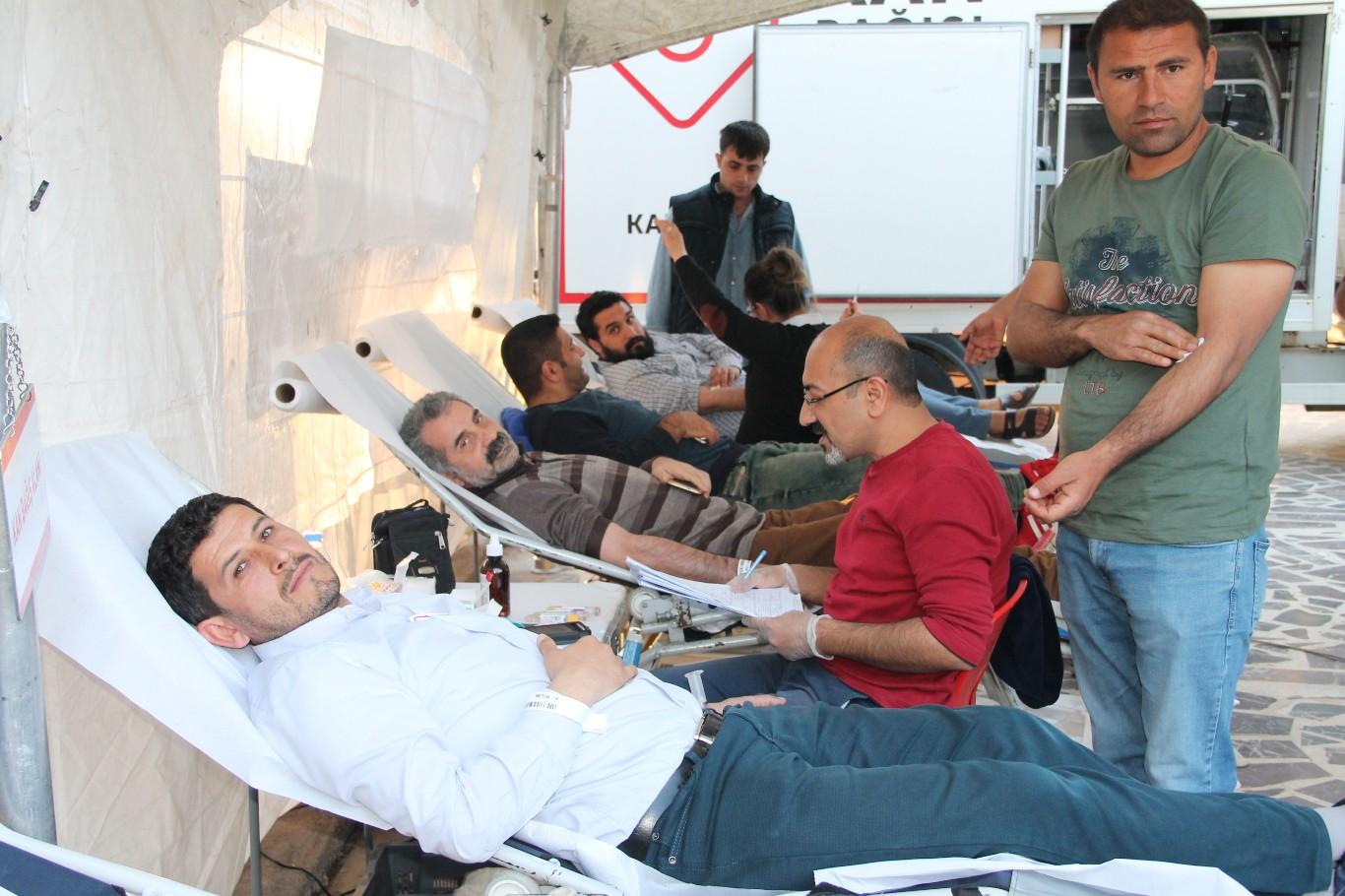 Gazetecilerden kan bağışına destek